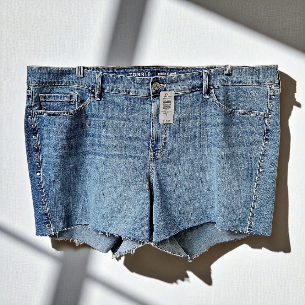 TORRID Plus Size Perfect 5" Vintage Stretch Boyfriend Classic Mid-Rise Short